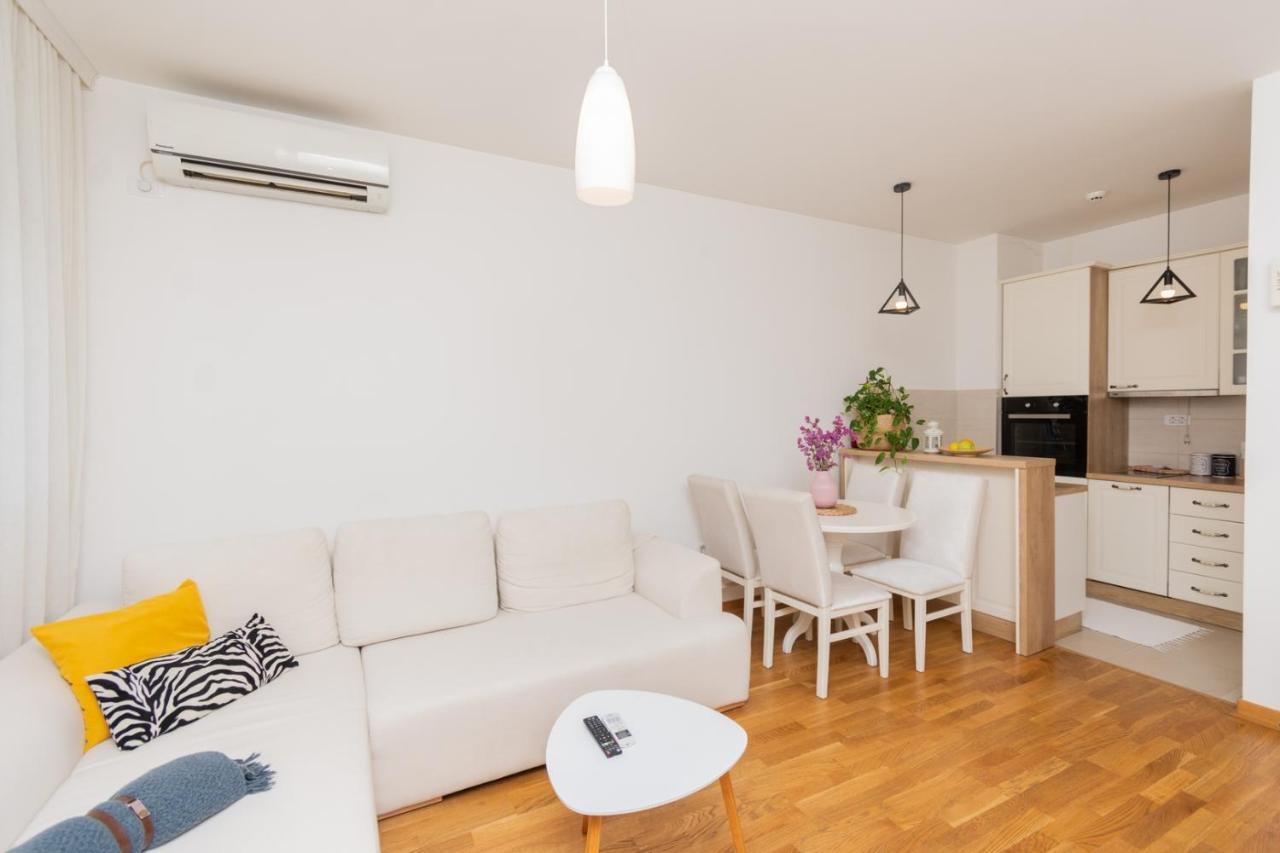 Lux City Apartment With Parking Podgorica Exterior photo